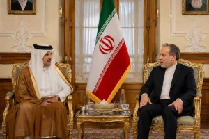 رئيس وزراء قطر يصل طهران لإحياء الوساطة.. وخلاف إيراني-عماني يؤجل اتفاق هرمز